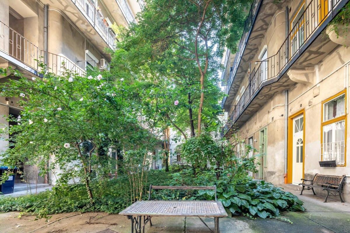 Very Central - Unique Design - New Studio Budapest Eksteriør billede